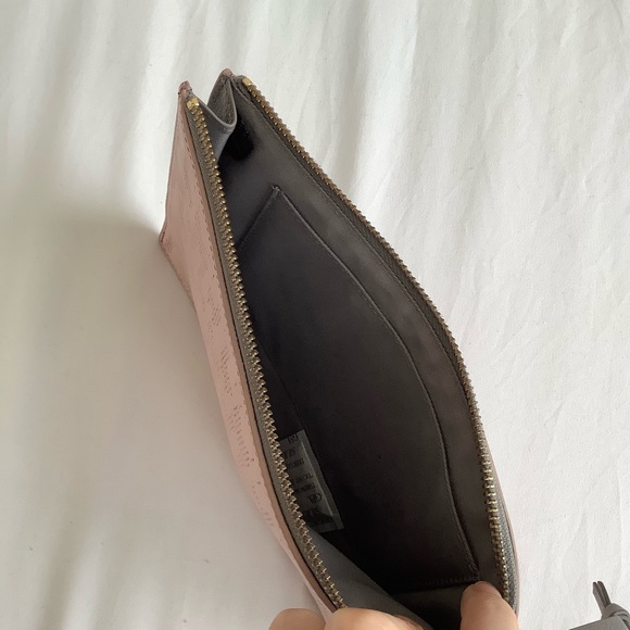 FOSSIL Emma Llama & Heart Perforated RFID pink bag pouch - Picture 7 of 8